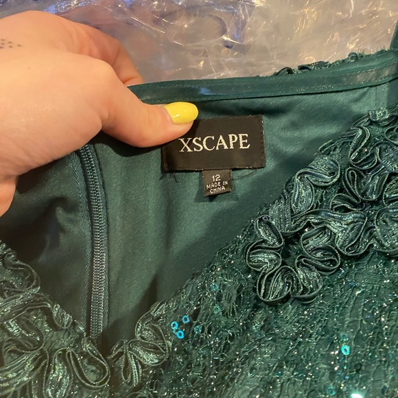 NWT XSCAPE Off the shoulder embroidered “jill” gown - Picture 8 of 10